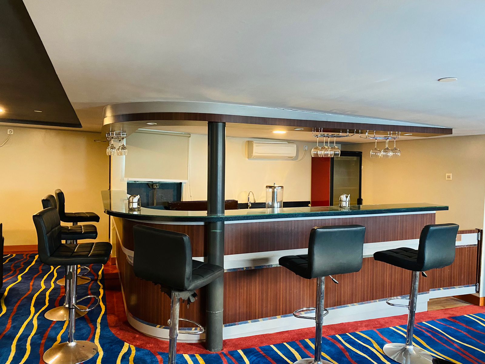Club Lounge (2)